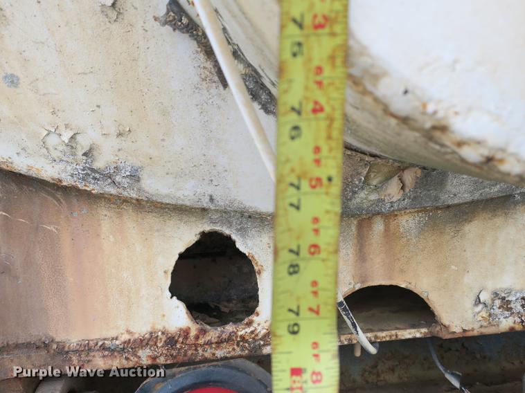 image for item DB8984 1993 Mack RD tank truck