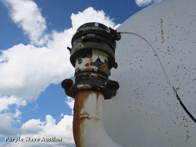 image for item DB8984 1993 Mack RD tank truck