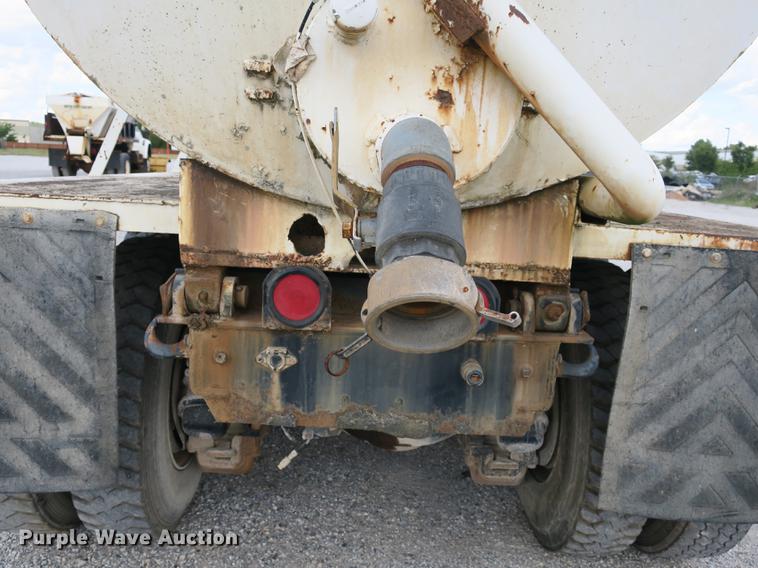 image for item DB8984 1993 Mack RD tank truck