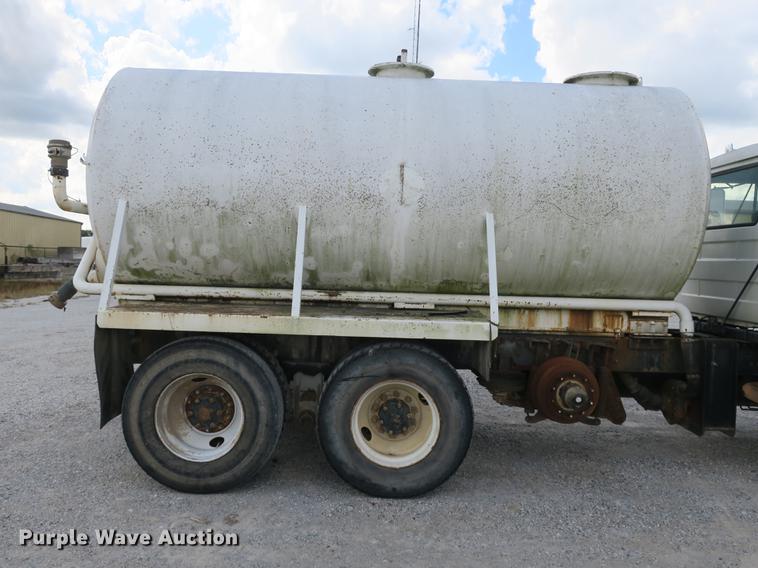 image for item DB8984 1993 Mack RD tank truck