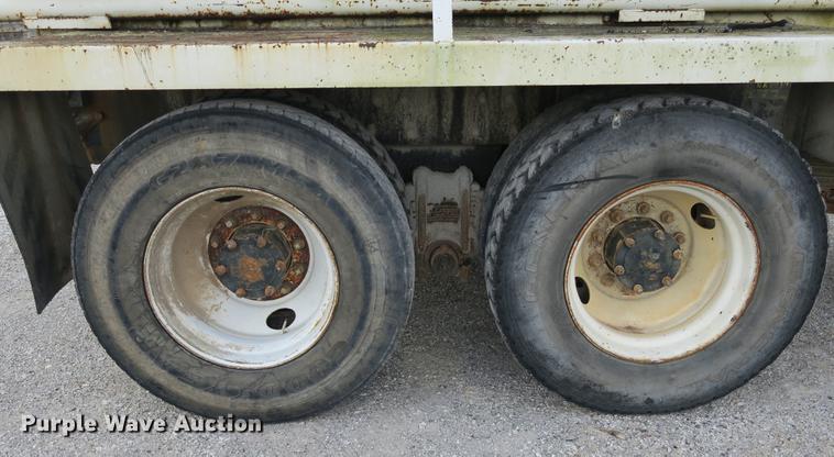 image for item DB8984 1993 Mack RD tank truck