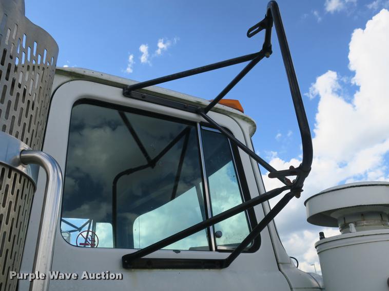 image for item DB8984 1993 Mack RD tank truck