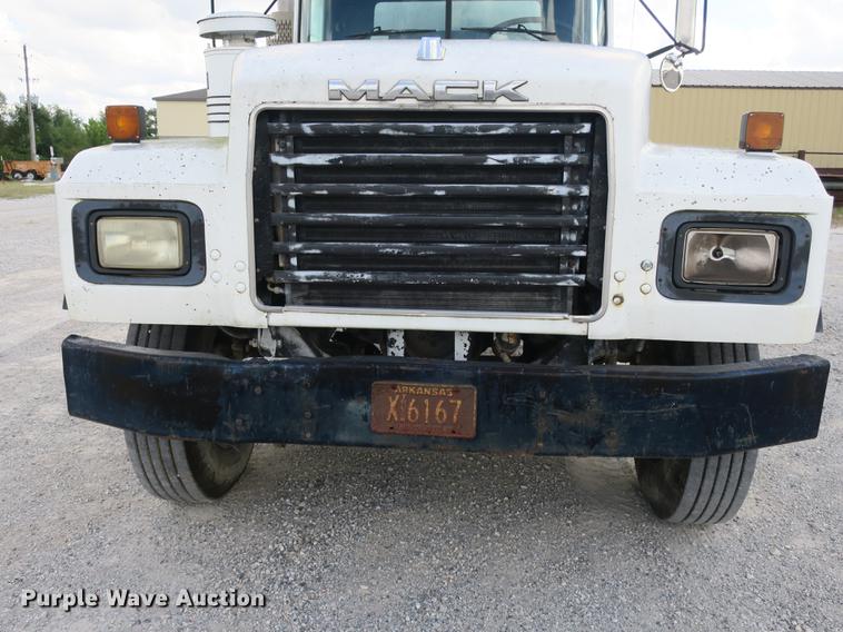image for item DB8984 1993 Mack RD tank truck