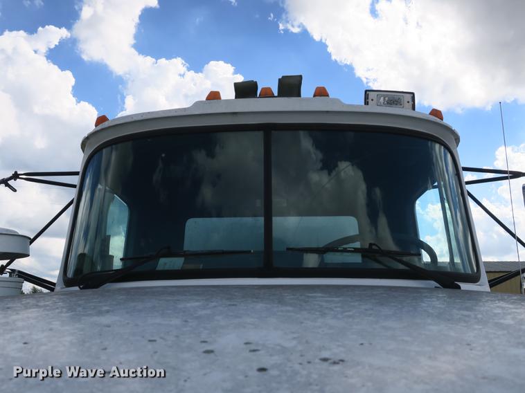 image for item DB8984 1993 Mack RD tank truck