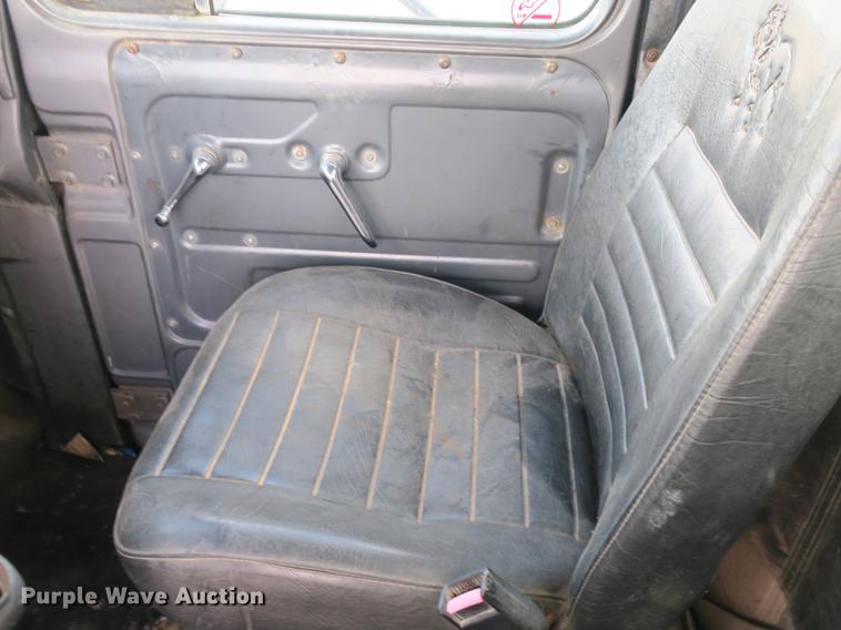 image for item DB8984 1993 Mack RD tank truck