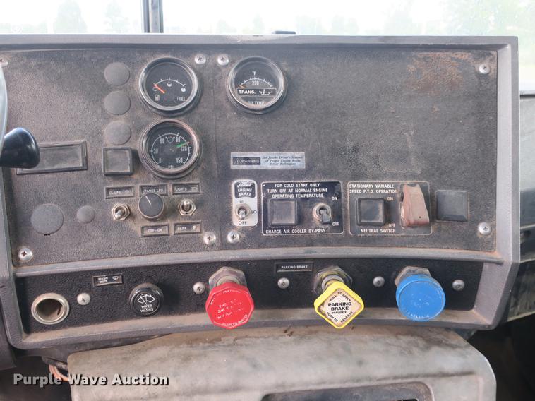 image for item DB8984 1993 Mack RD tank truck