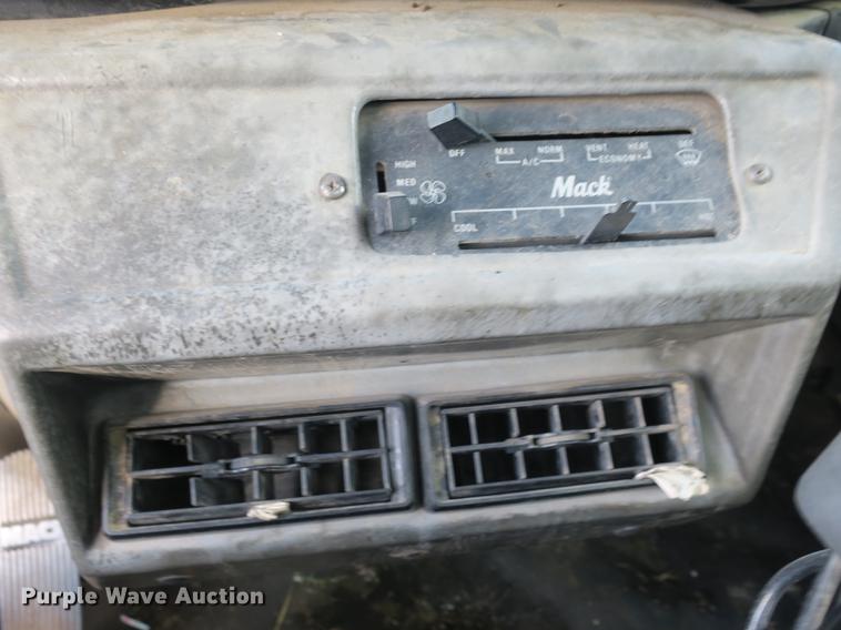 image for item DB8984 1993 Mack RD tank truck