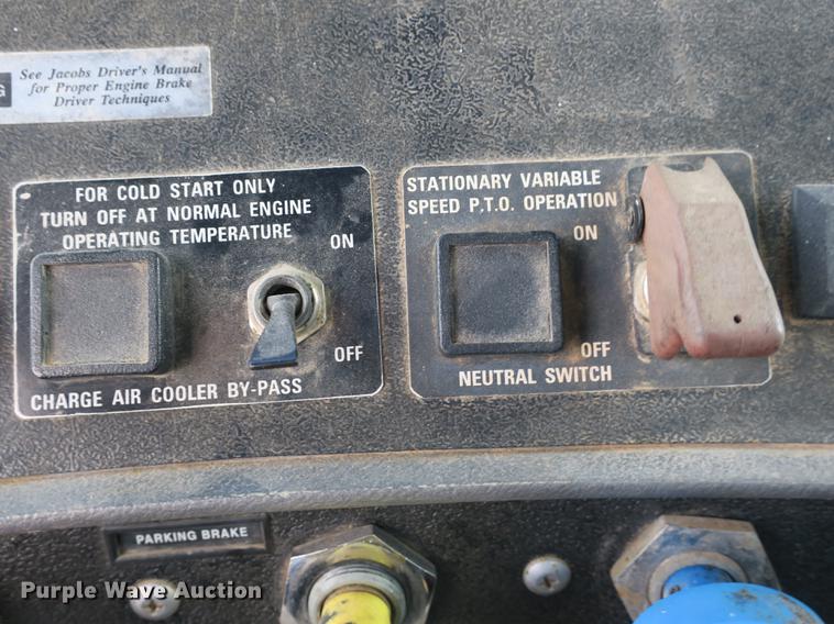 image for item DB8984 1993 Mack RD tank truck