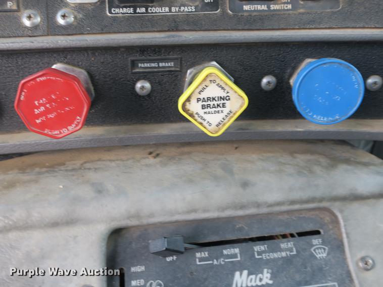 image for item DB8984 1993 Mack RD tank truck