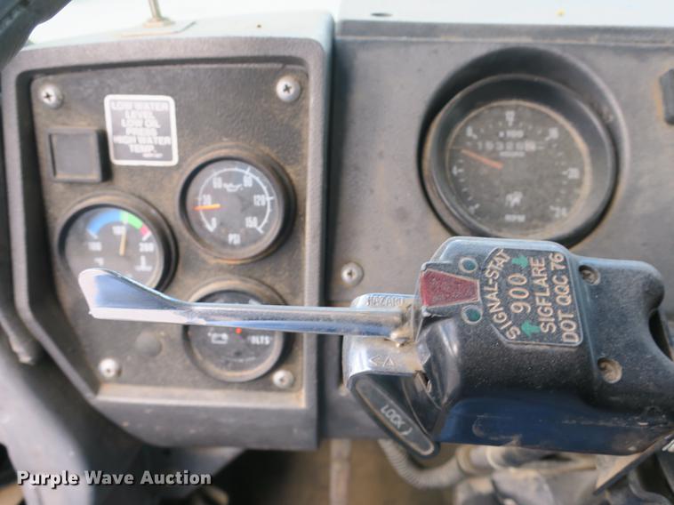 image for item DB8984 1993 Mack RD tank truck