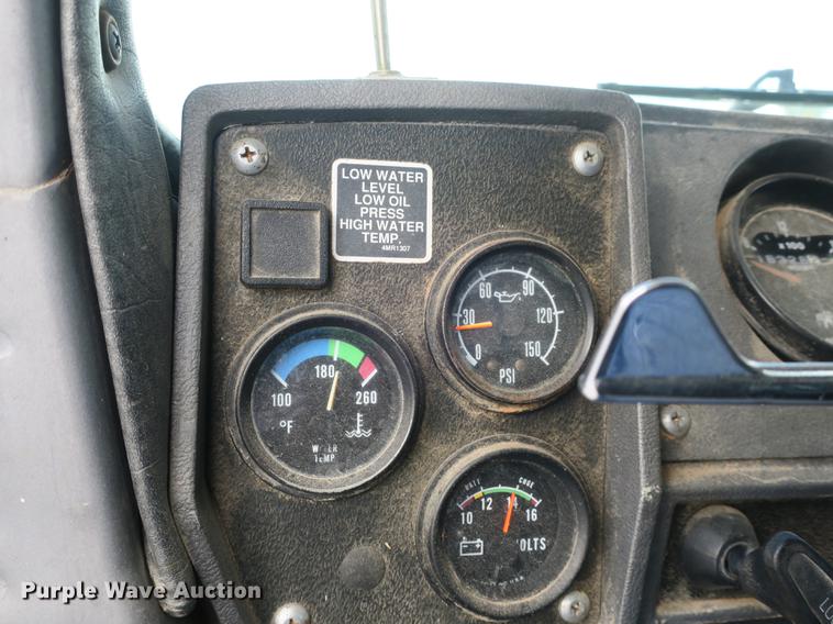 image for item DB8984 1993 Mack RD tank truck