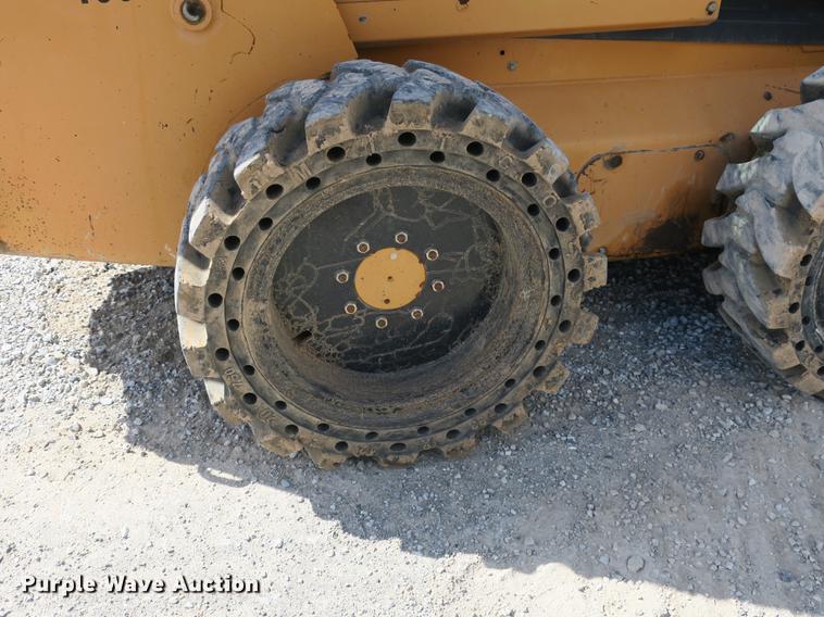image for item DB8985 2005 Case 450 skid steer