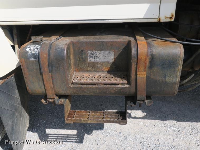 image for item DB8986 1998 Ford F800 dump truck