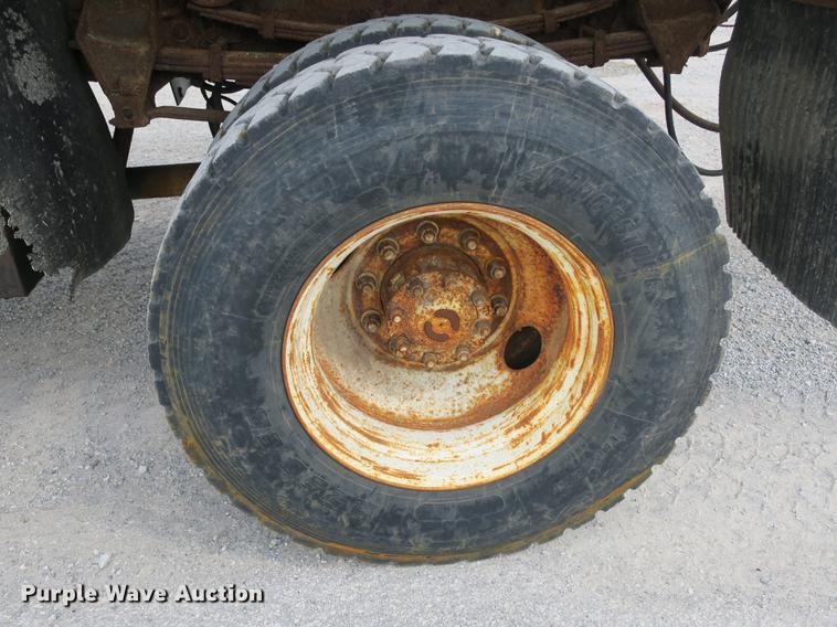 image for item DB8986 1998 Ford F800 dump truck