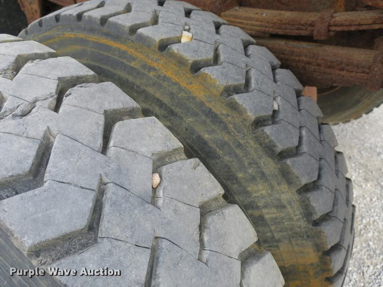 image for item DB8986 1998 Ford F800 dump truck