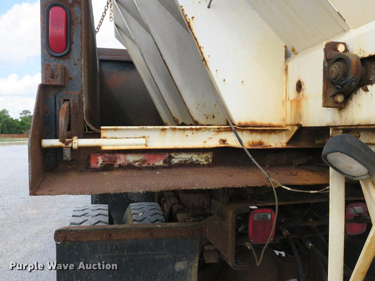 image for item DB8986 1998 Ford F800 dump truck