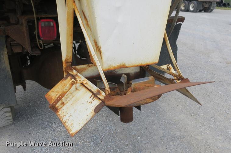 image for item DB8986 1998 Ford F800 dump truck