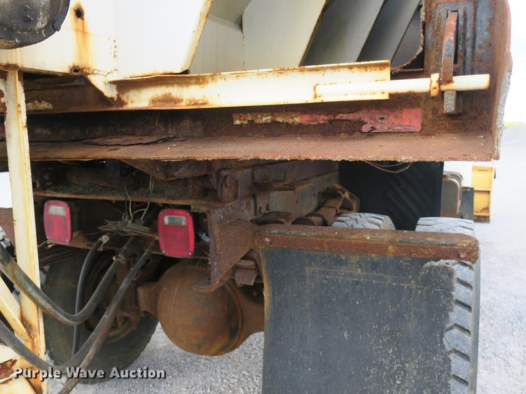 image for item DB8986 1998 Ford F800 dump truck