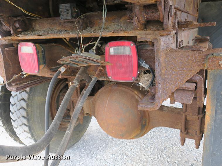 image for item DB8986 1998 Ford F800 dump truck