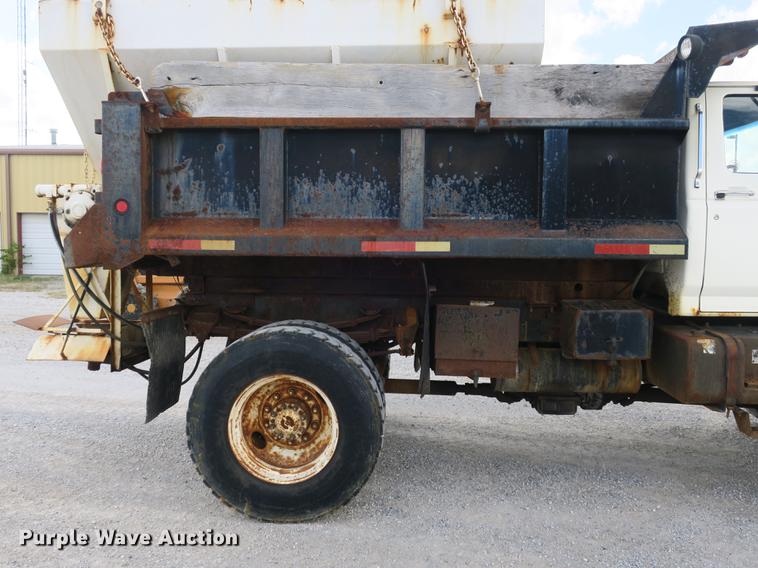 image for item DB8986 1998 Ford F800 dump truck