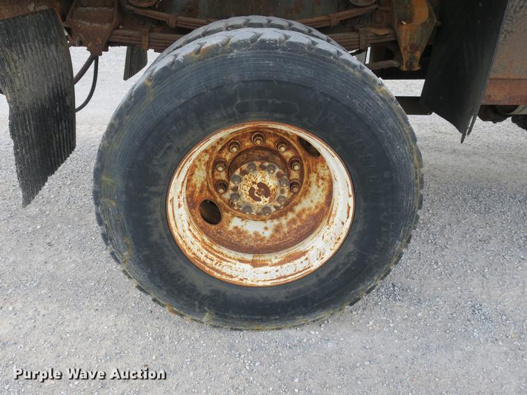 image for item DB8986 1998 Ford F800 dump truck