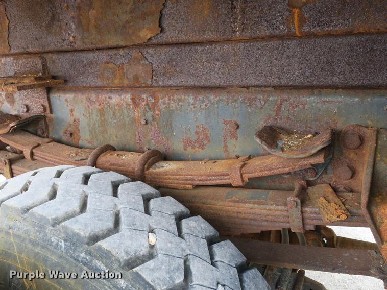 image for item DB8986 1998 Ford F800 dump truck