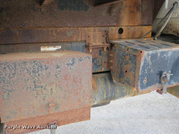 image for item DB8986 1998 Ford F800 dump truck