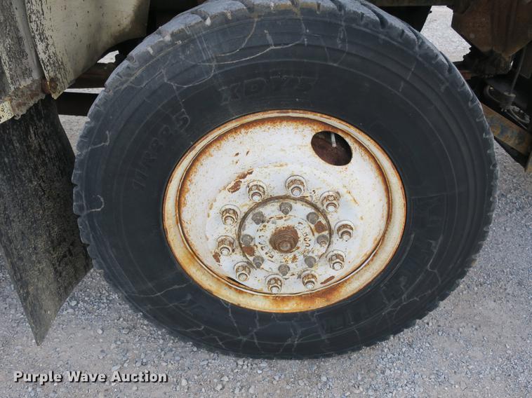 image for item DB8986 1998 Ford F800 dump truck