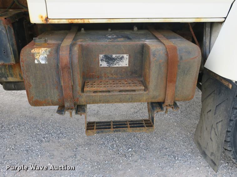 image for item DB8986 1998 Ford F800 dump truck