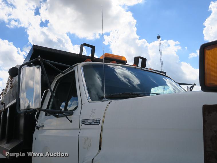image for item DB8986 1998 Ford F800 dump truck
