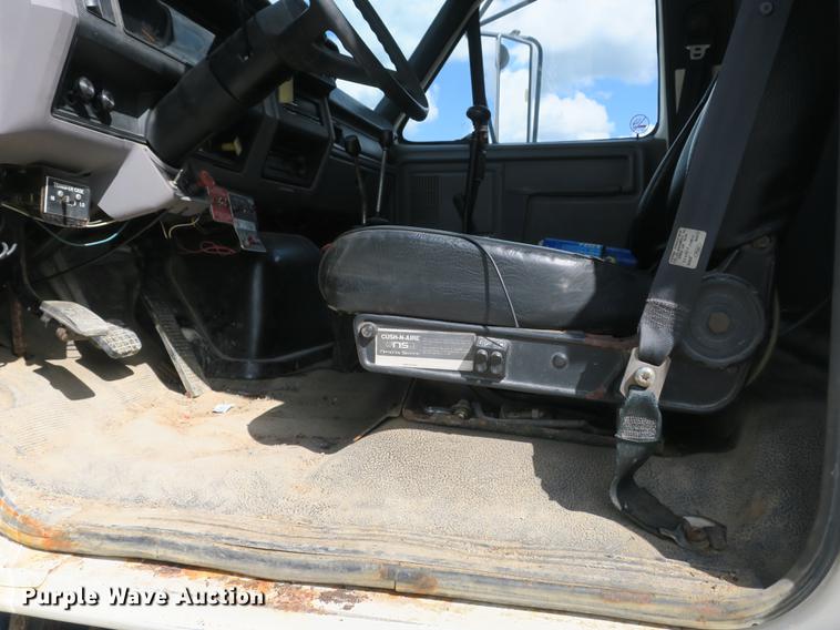 image for item DB8986 1998 Ford F800 dump truck