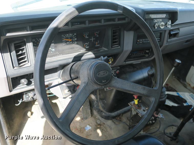 image for item DB8986 1998 Ford F800 dump truck