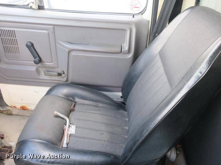 image for item DB8986 1998 Ford F800 dump truck