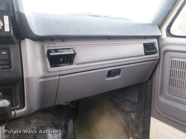 image for item DB8986 1998 Ford F800 dump truck