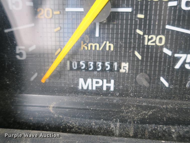 image for item DB8986 1998 Ford F800 dump truck