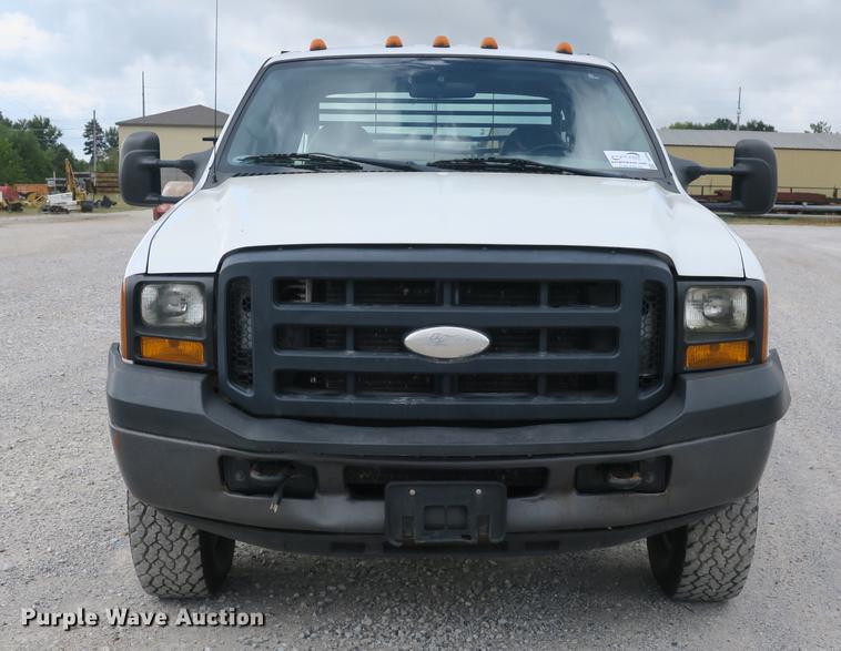 image for item DB8988 2006 Ford F350 Super Duty Crew Cab flatbed pickup truck