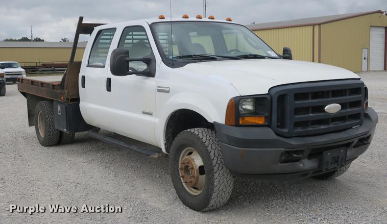 image for item DB8988 2006 Ford F350 Super Duty Crew Cab flatbed pickup truck