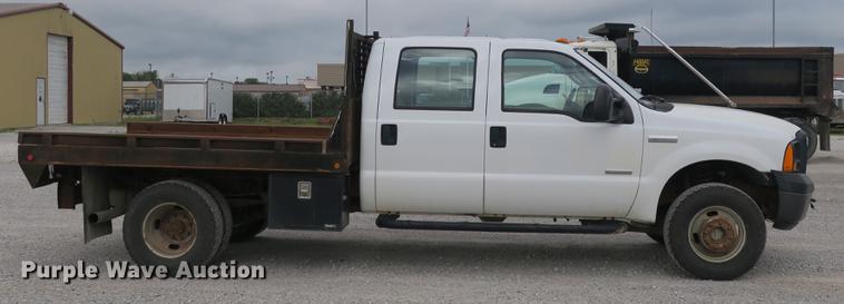 image for item DB8988 2006 Ford F350 Super Duty Crew Cab flatbed pickup truck