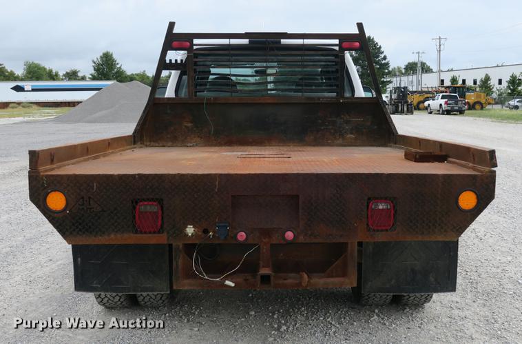 image for item DB8988 2006 Ford F350 Super Duty Crew Cab flatbed pickup truck