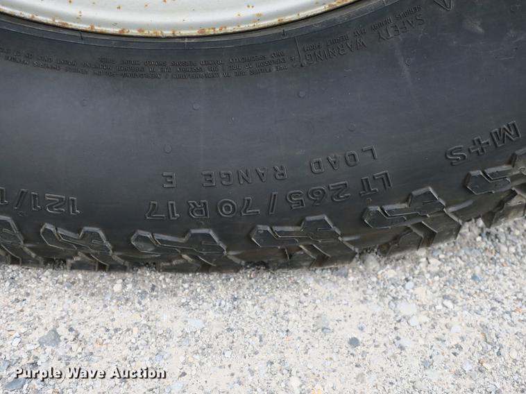 image for item DB8988 2006 Ford F350 Super Duty Crew Cab flatbed pickup truck