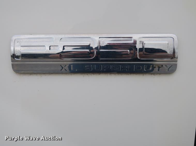 image for item DB8988 2006 Ford F350 Super Duty Crew Cab flatbed pickup truck