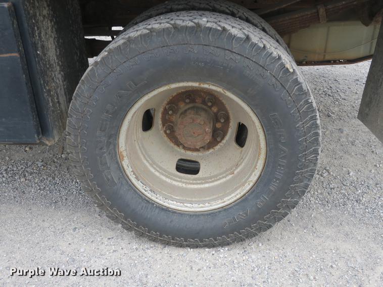 image for item DB8988 2006 Ford F350 Super Duty Crew Cab flatbed pickup truck