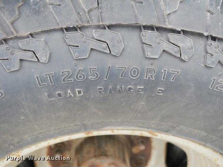 image for item DB8988 2006 Ford F350 Super Duty Crew Cab flatbed pickup truck