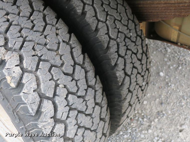 image for item DB8988 2006 Ford F350 Super Duty Crew Cab flatbed pickup truck