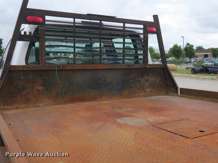 image for item DB8988 2006 Ford F350 Super Duty Crew Cab flatbed pickup truck