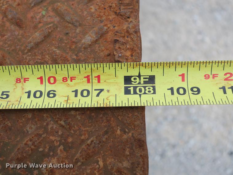 image for item DB8988 2006 Ford F350 Super Duty Crew Cab flatbed pickup truck