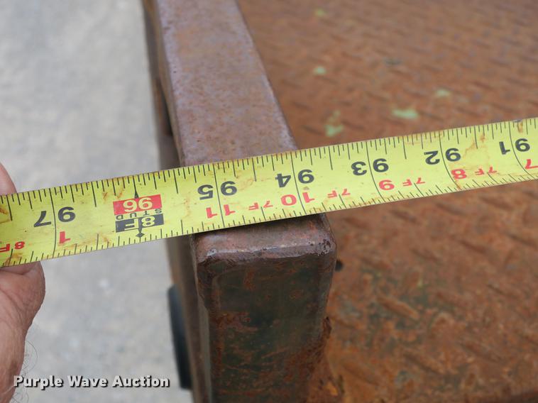 image for item DB8988 2006 Ford F350 Super Duty Crew Cab flatbed pickup truck