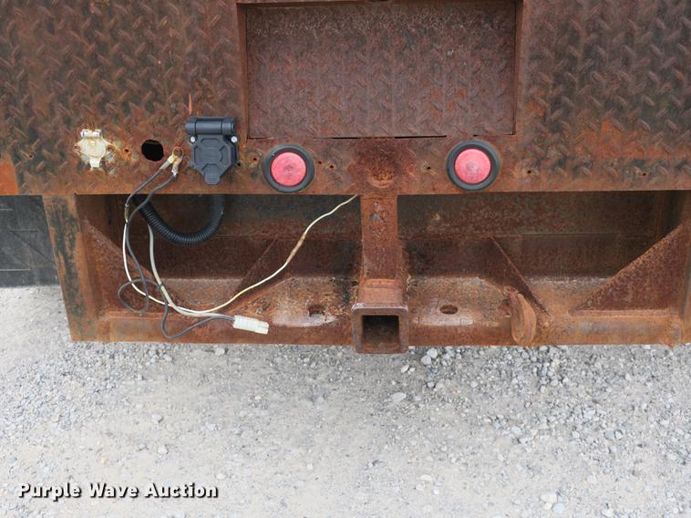 image for item DB8988 2006 Ford F350 Super Duty Crew Cab flatbed pickup truck