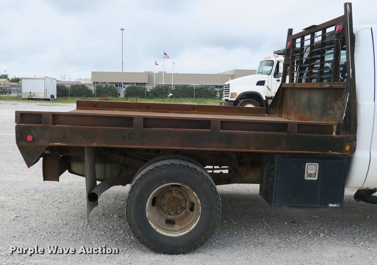 image for item DB8988 2006 Ford F350 Super Duty Crew Cab flatbed pickup truck