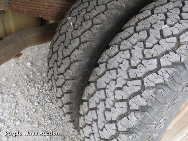 image for item DB8988 2006 Ford F350 Super Duty Crew Cab flatbed pickup truck